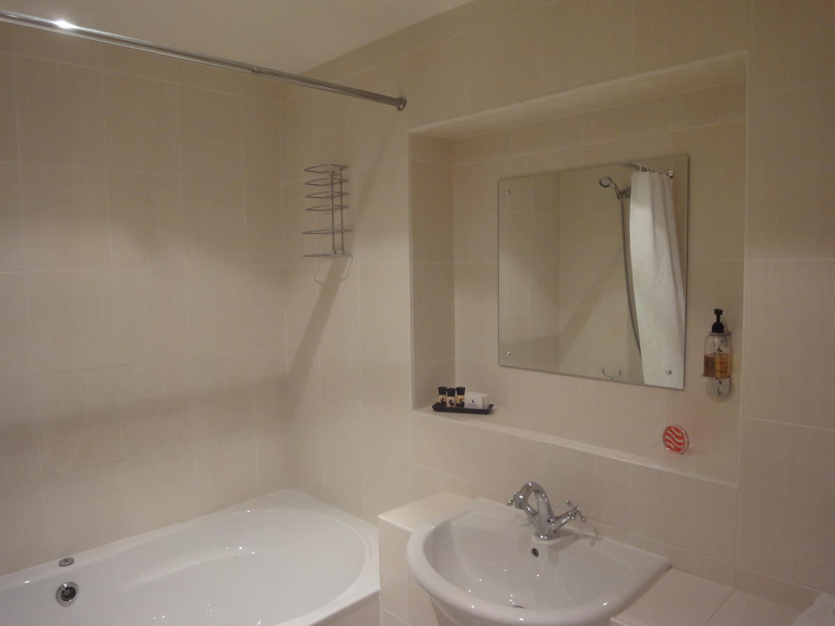 The Treebridge Hotel Nunthorpe Kamer foto